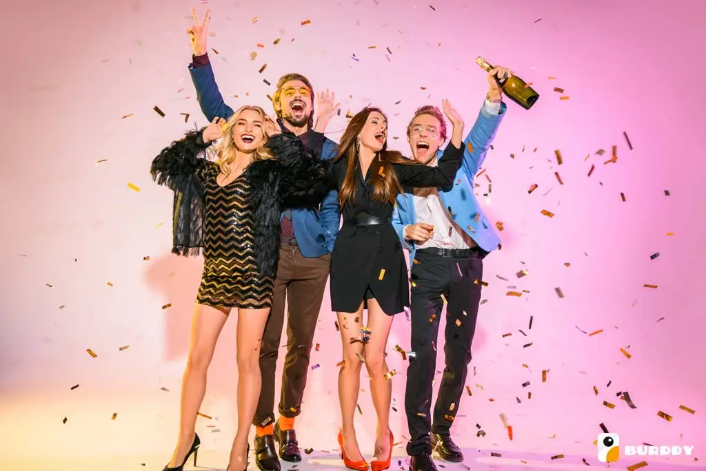 Les invités passent un bon moment grâce aux photobooths Burddy